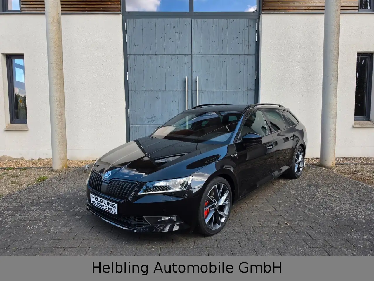 Skoda Superb Combi Sportline 4x4 PANO Navi — photo 1 of 23