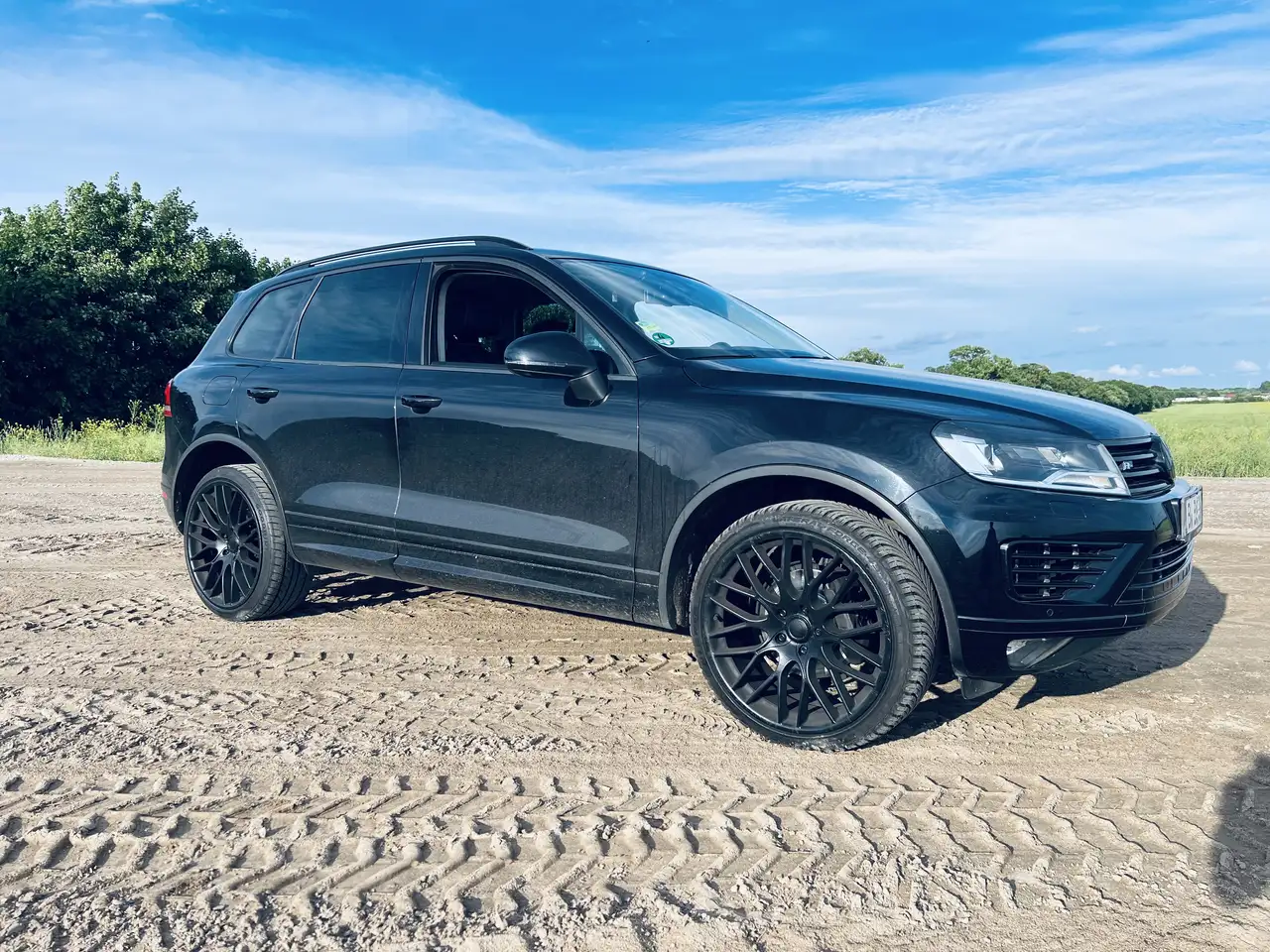 Volkswagen Touareg R-Line Terrain Tech 22Zoll Sound + Viele Extras — photo 1 of 20