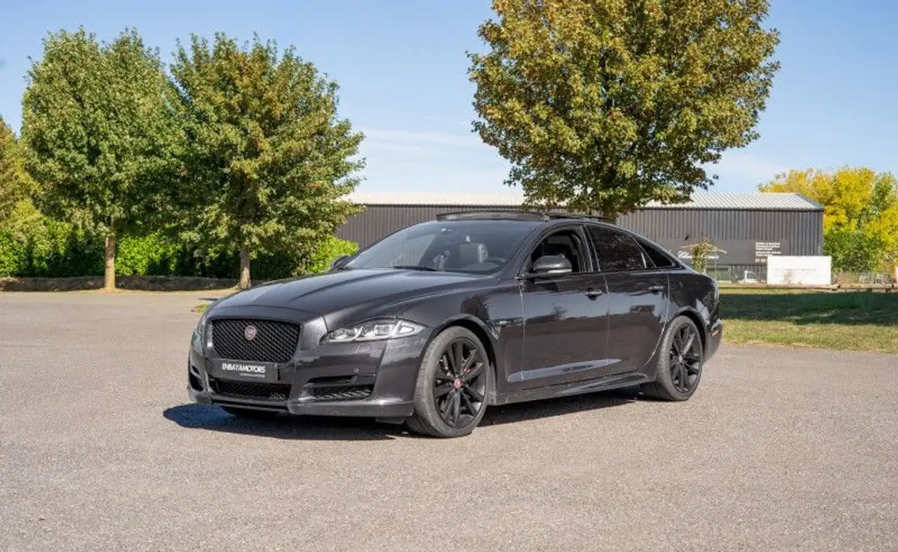Jaguar XJ 3.0D V6 300CH PORTFOLIO — photo 1 of 40