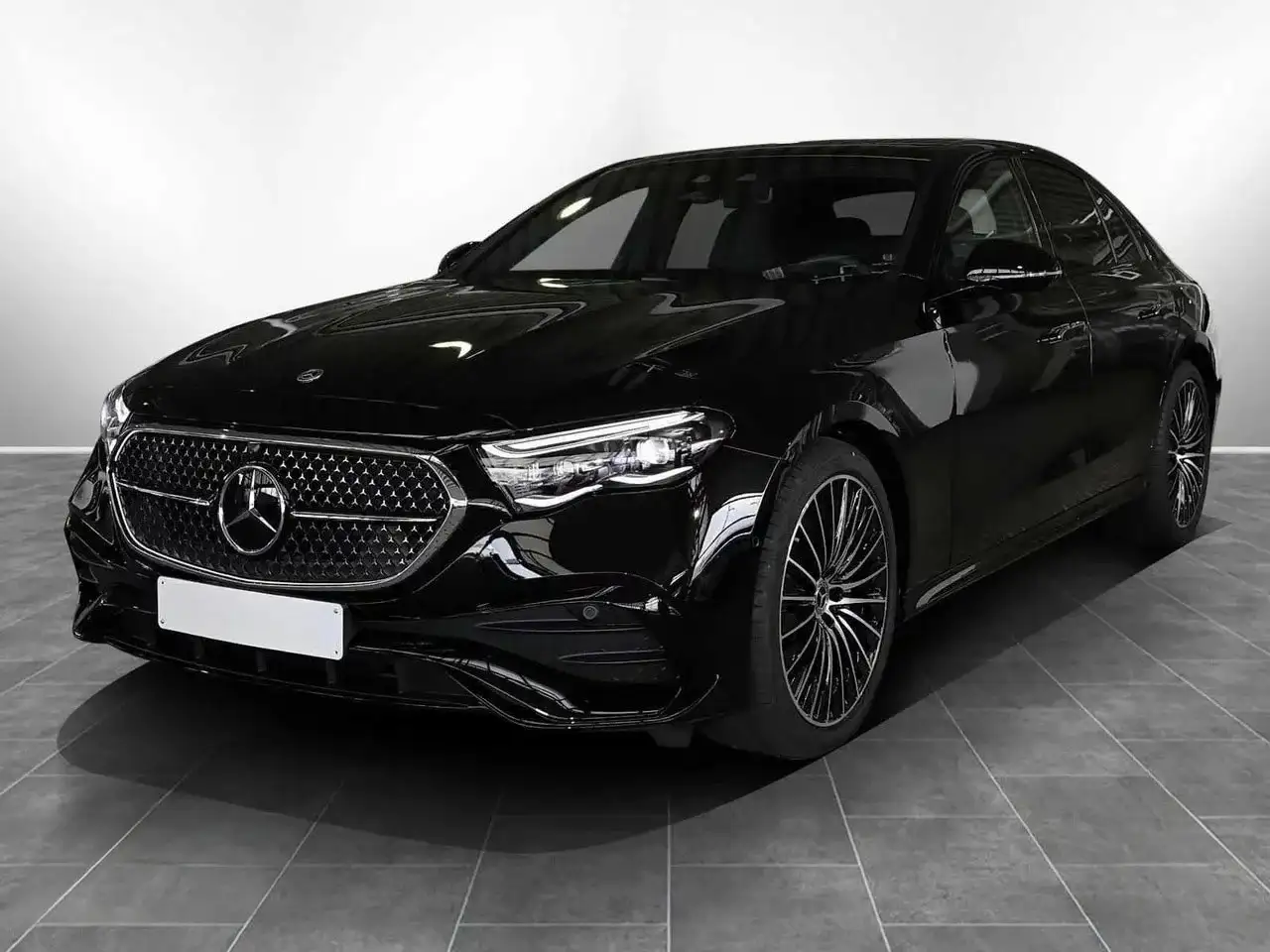 Mercedes-Benz E 220 d AMG — photo 1 of 12
