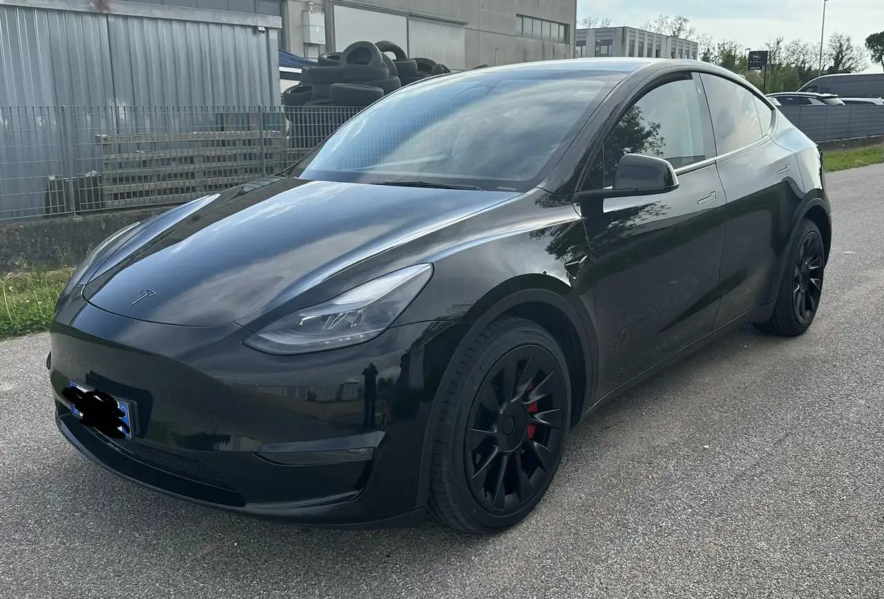 Tesla Model Y Long Range Dual Motor awd — photo 1 of 6