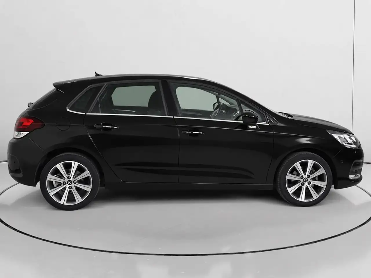 2018 Citroen C4 1.2 PureTech S&S Feel Edition 130, photograph 2