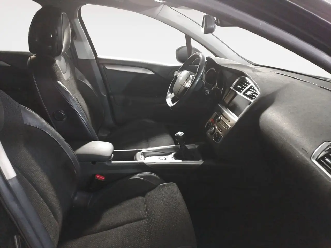 2018 Citroen C4 1.2 PureTech S&S Feel Edition 130, photograph 11