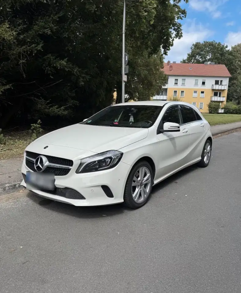 Mercedes-Benz A 180 d 7G-DCT Urban — photo 1 of 11