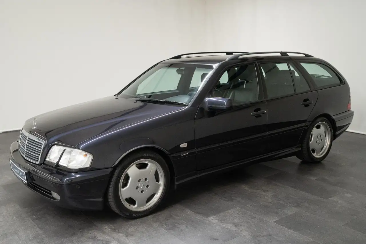 Mercedes-Benz C 43 AMG — photo 1 of 15