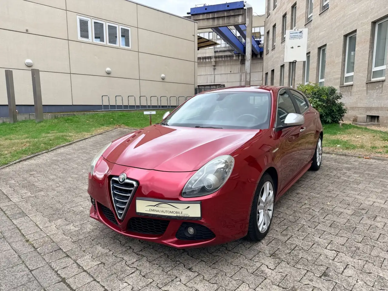 Alfa Romeo Giulietta Super 1.4 Dynamic Teilleder Alu PDC — photo 1 of 24