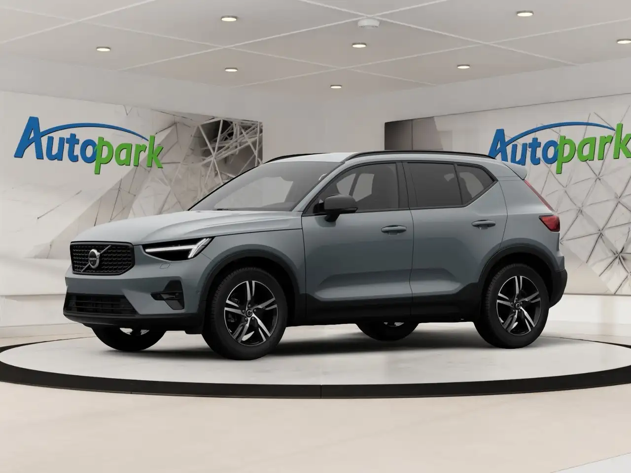 Volvo XC40 Plus, B3 Mild Hybrid, Benzin, Dark — photo 1 of 23