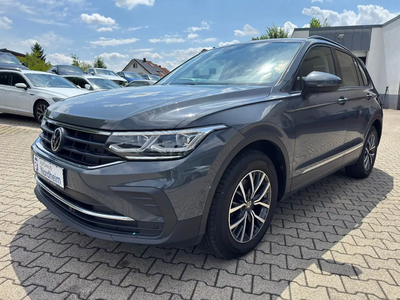 Volkswagen Tiguan VW Tiguan Life 2.0 TDI DSG/ App/ Kamera/ Euro 6 — photo 1 of 24