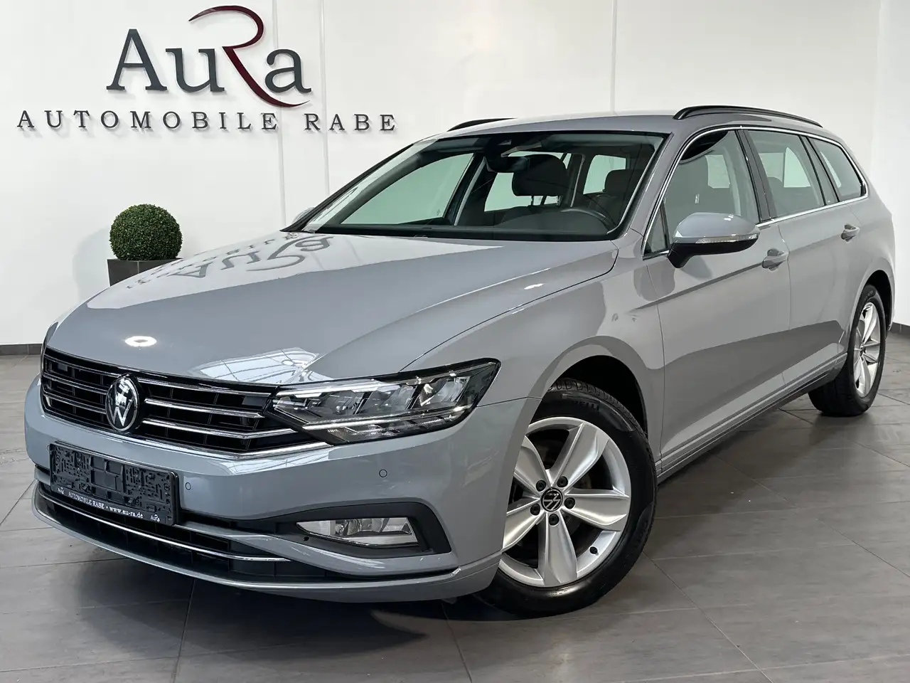 Volkswagen Passat Variant 2.0 TDI DSG Business NAV+LED+AHK+KAM+SHZ+MASSAGE — photo 1 of 29