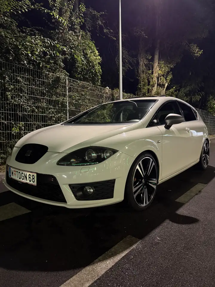 SEAT Leon Formula Race 2,0 TDI DPF — photo 1 of 10