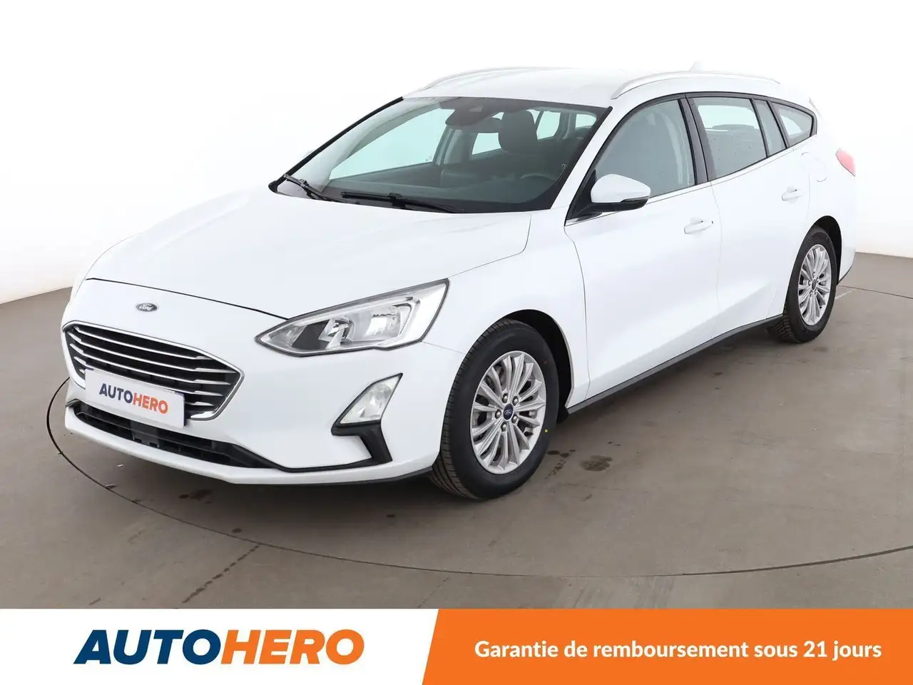 Ford Focus SW 1.0 EcoBoost Titanium — photo 1 of 35