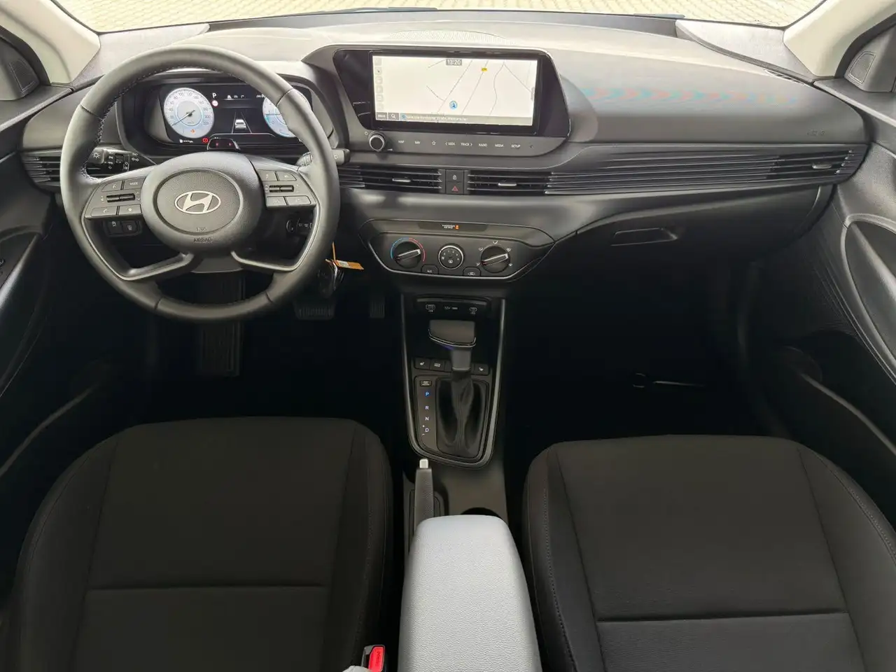 Hyundai i20 Smart 5DR 1.0 T-GDi 90PS 7DCT Automatik — photo 1 of 16