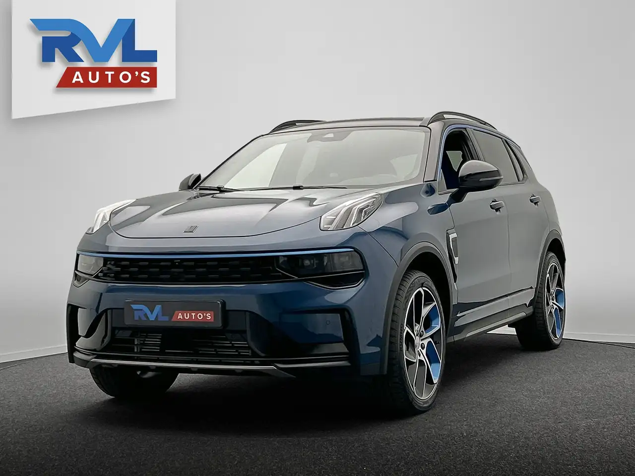 Lynk & Co 01 1.5 261PK Plug-in Hybrid *Zwarte Hemel* 360 Camera — photo 1 of 40