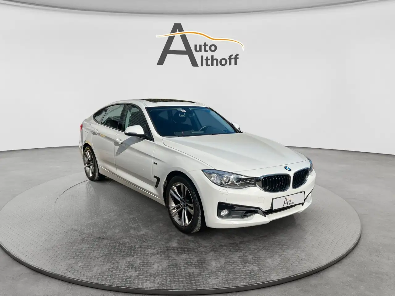 BMW 320 Sport AHK Bi-XEN PARK NAV SHZ — photo 1 of 30