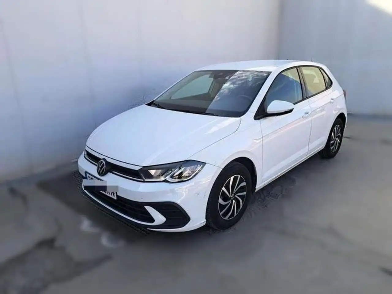 Volkswagen Polo 1.0 TSI Life 70kW — photo 1 of 13