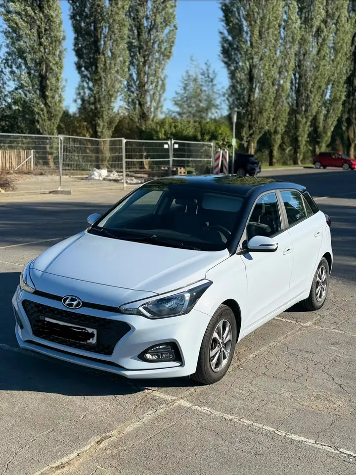 Hyundai i20 i20 1.0 T-GDi 100 Edition — photo 1 of 11