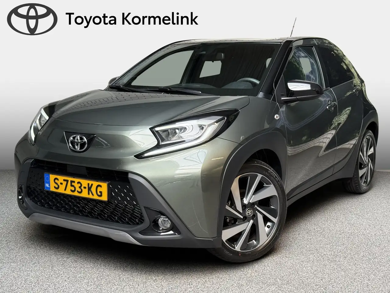 Toyota Aygo X 1.0 VVT-i MT Envy — photo 1 of 26