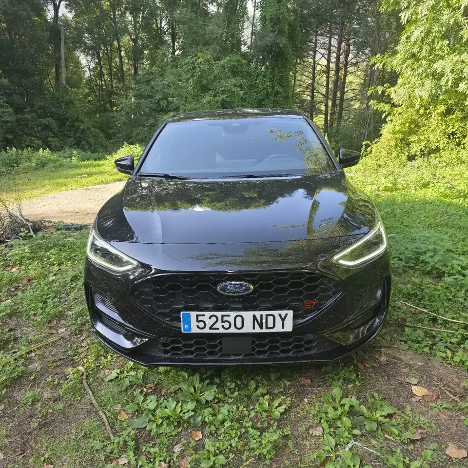 Ford Focus 2.3 Ecoboost ST Edition — photo 1 of 9