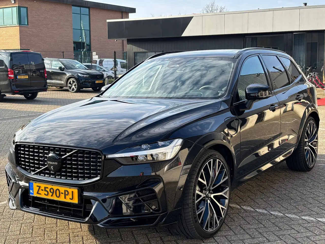 Volvo XC60 XC60 2.0 T8 AWD U Blck Ed HEICO — photo 1 of 16