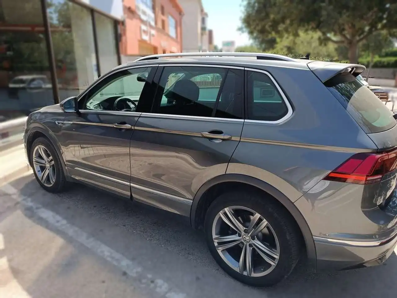 Volkswagen Tiguan 2.0TDI Sport 4Motion DSG 140kW — photo 1 of 5