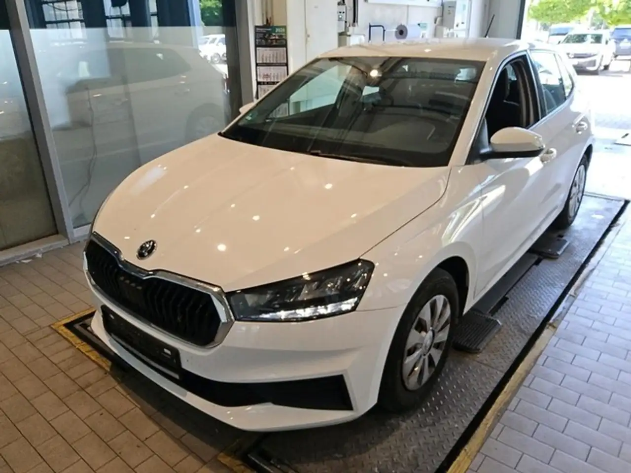 Skoda Fabia 1.0 MPI Active LED/PDC/Spurhalte — photo 1 of 8