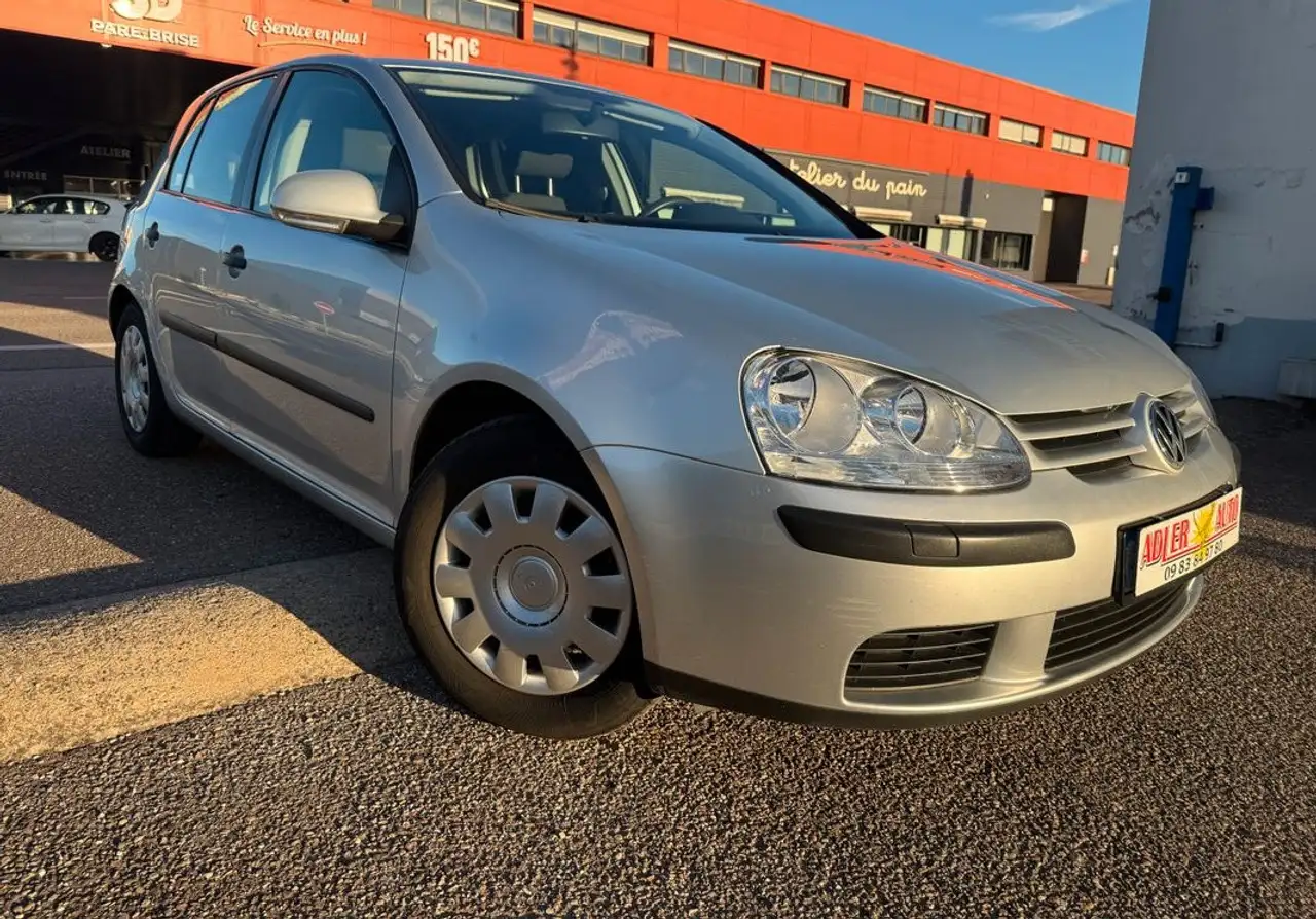 Volkswagen Golf V 1.4 FSI 90ch Confort 5 porte — photo 1 of 5