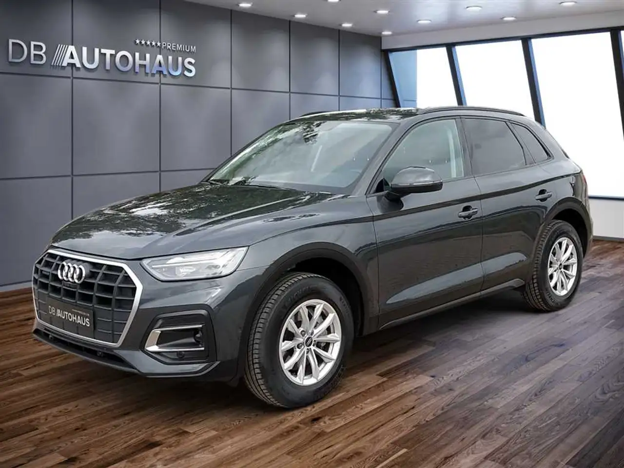 Audi Q5 40 2.0 TDI quattro S-tronic — photo 1 of 22