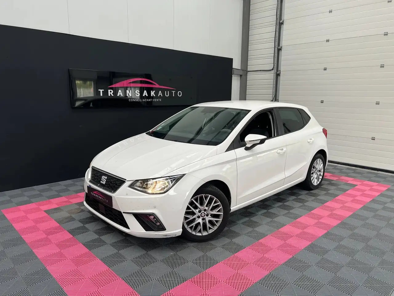 SEAT Ibiza 1.0 TSI 95 cv Urban CARPLAY REGULATEUR DE VITESSE — photo 1 of 37