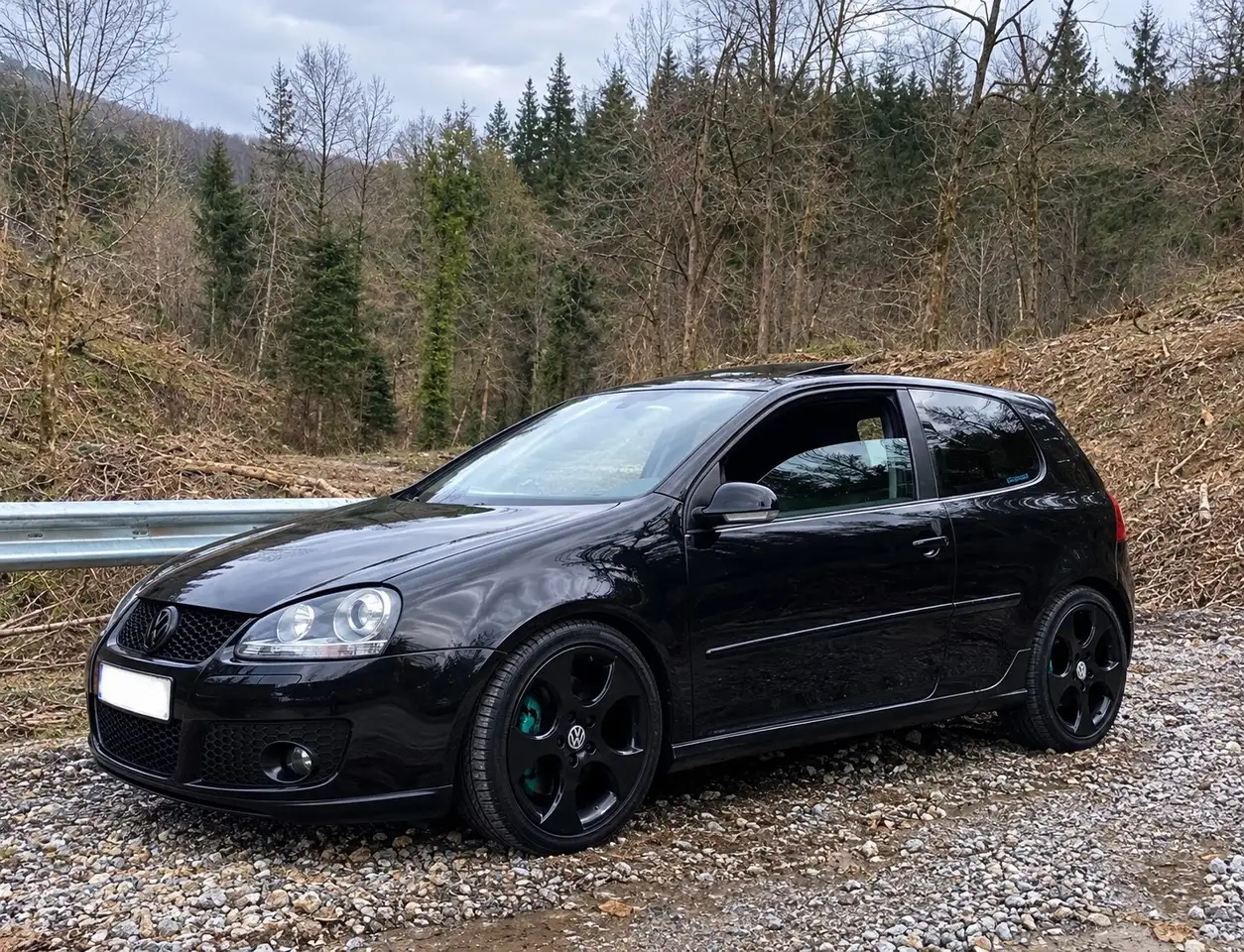 Volkswagen Golf GTI 2.0 TFSI — photo 1 of 4