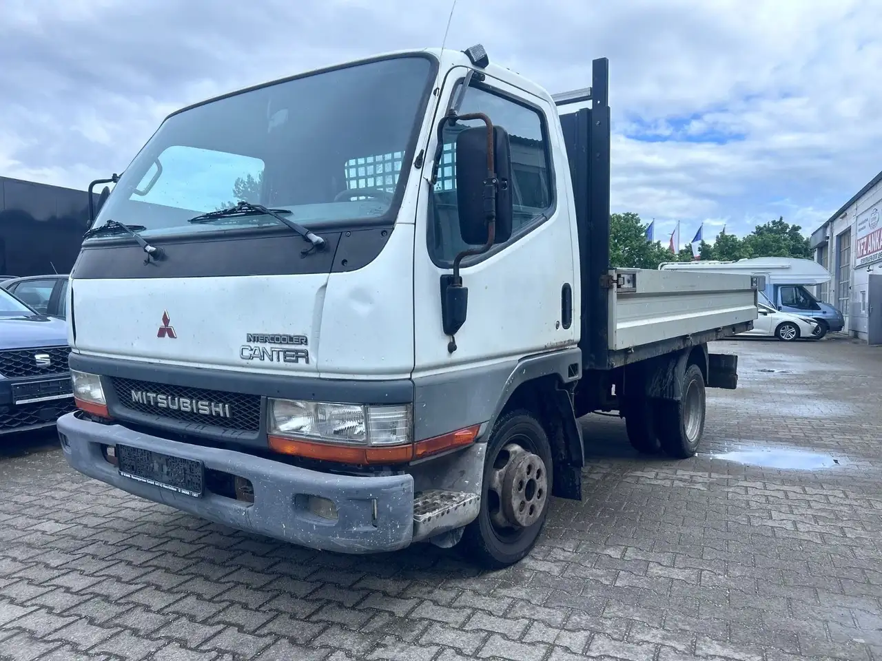 Mitsubishi Canter Pritsche 1-Hand 3.5 T — photo 1 of 9