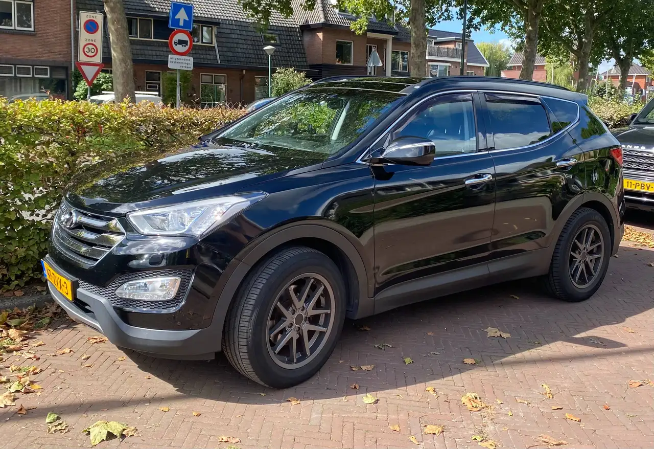 Hyundai SANTA FE SANTA FE 2.4i GDI 4WD i-Cat.7 — photo 1 of 12
