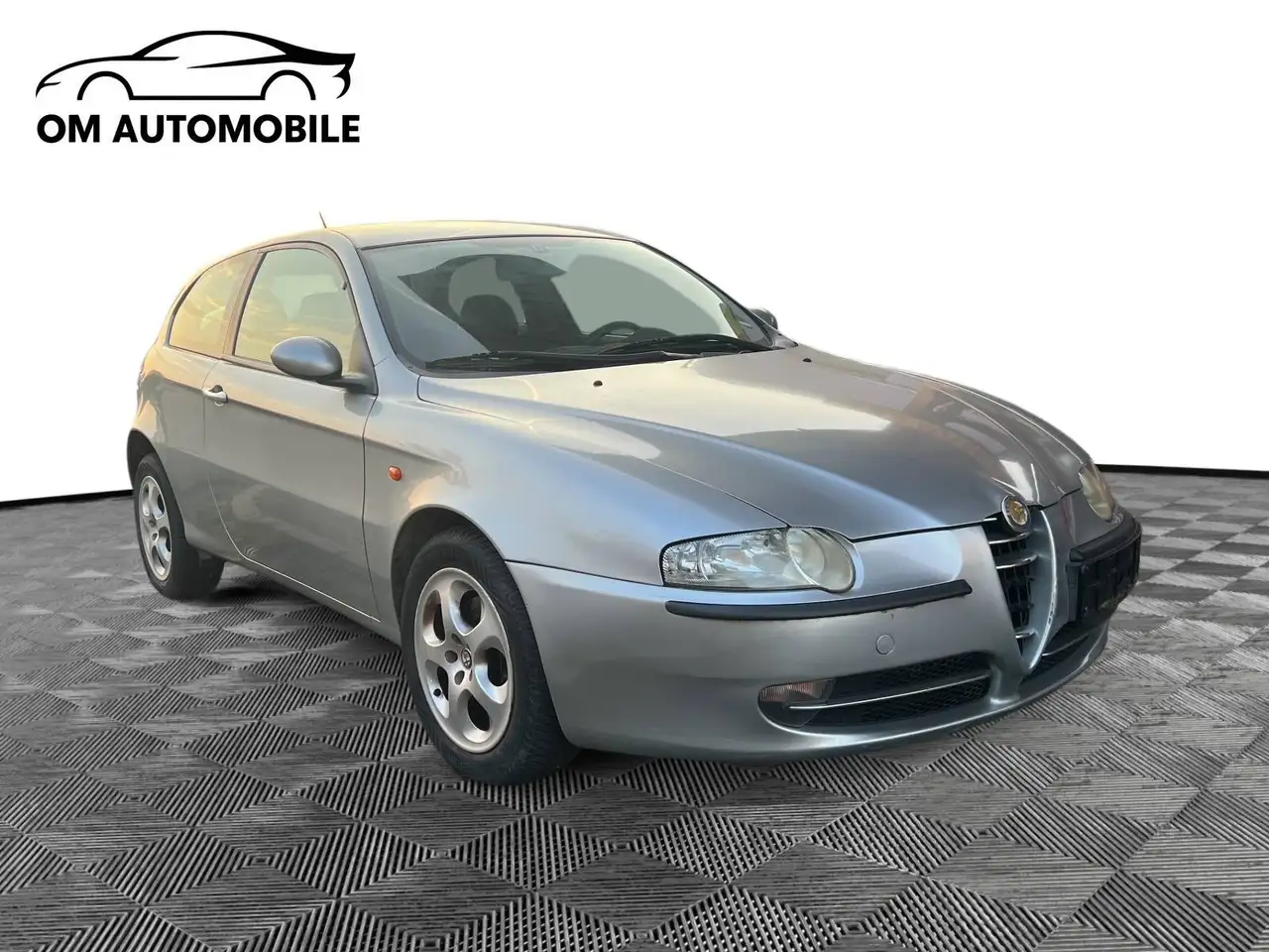 Alfa Romeo 147 147 3-Türer 1.6 Twin Spark Progression — photo 1 of 18