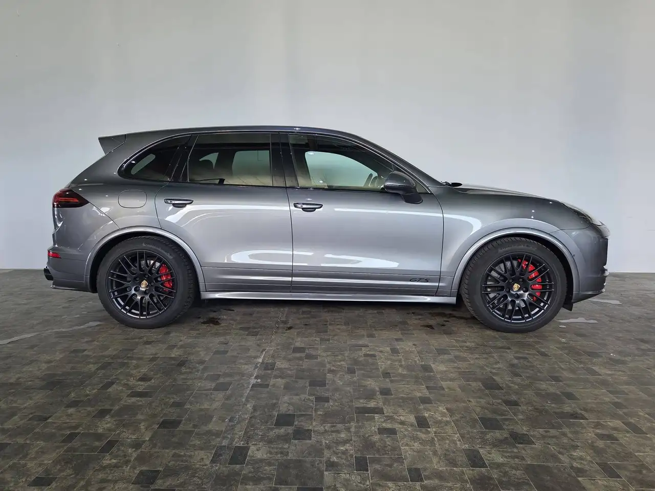 Porsche Cayenne GTS, Schiebedach, Luft, Bose, LED — photo 1 of 26
