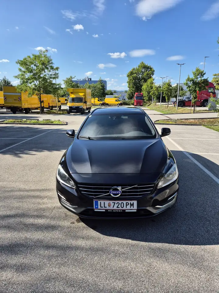 Volvo V60 D2 Summum — photo 1 of 20