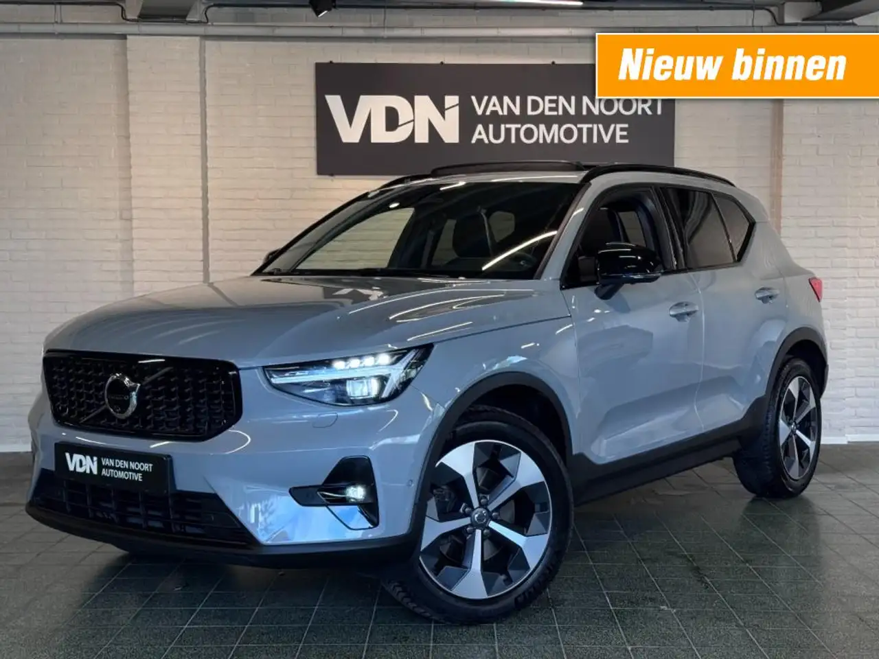 Volvo XC40 2.0 B4 Plus Dark 2WD Pano 360cam H/K Memory 19'' — photo 1 of 40