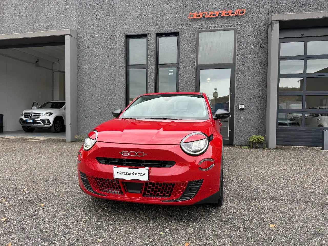 Fiat 600 1.2 hybrid 110cv auto — photo 1 of 15