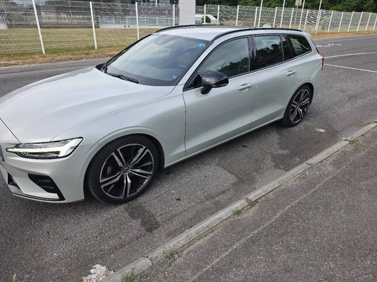 Volvo V60 V60 D4 190 ch Geartronic 8 R-Design — photo 1 of 33
