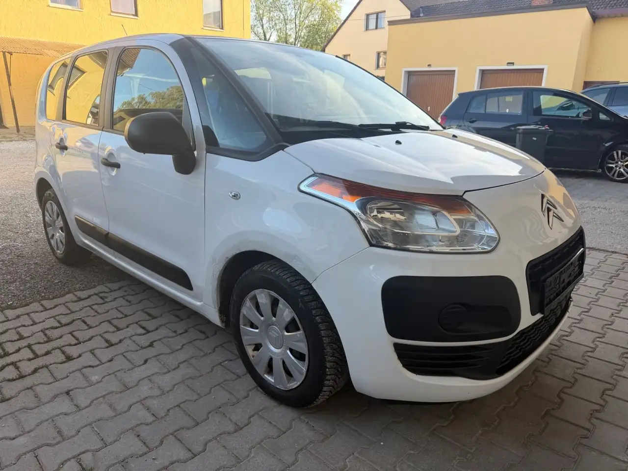 Citroen C3 Picasso Attraction — photo 1 of 13