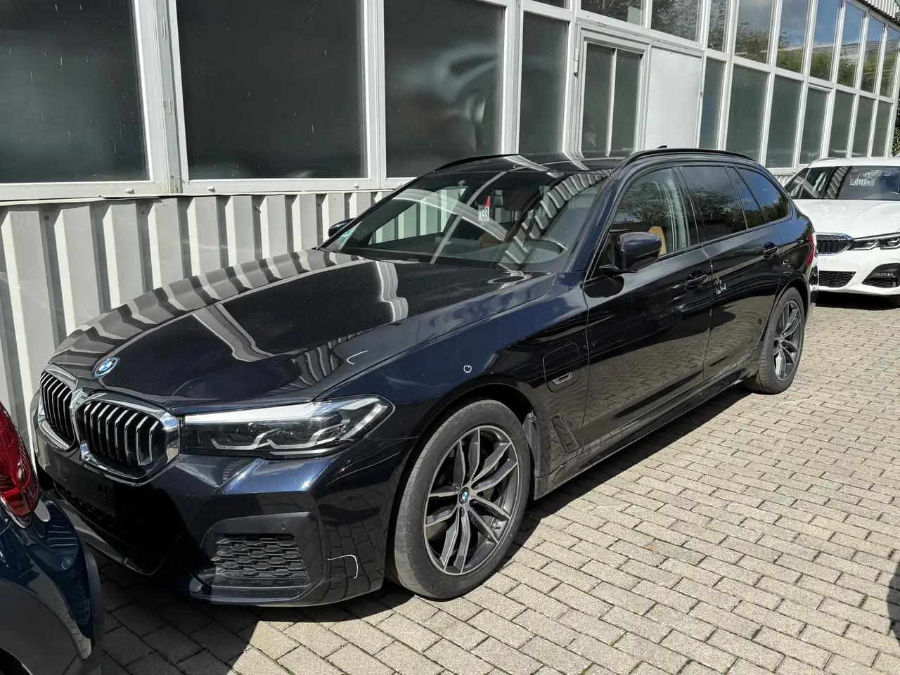 BMW 530 e*xDrive*M-Paket*AHK*Aerodynamik*1H*CAM*SHZ — photo 1 of 3