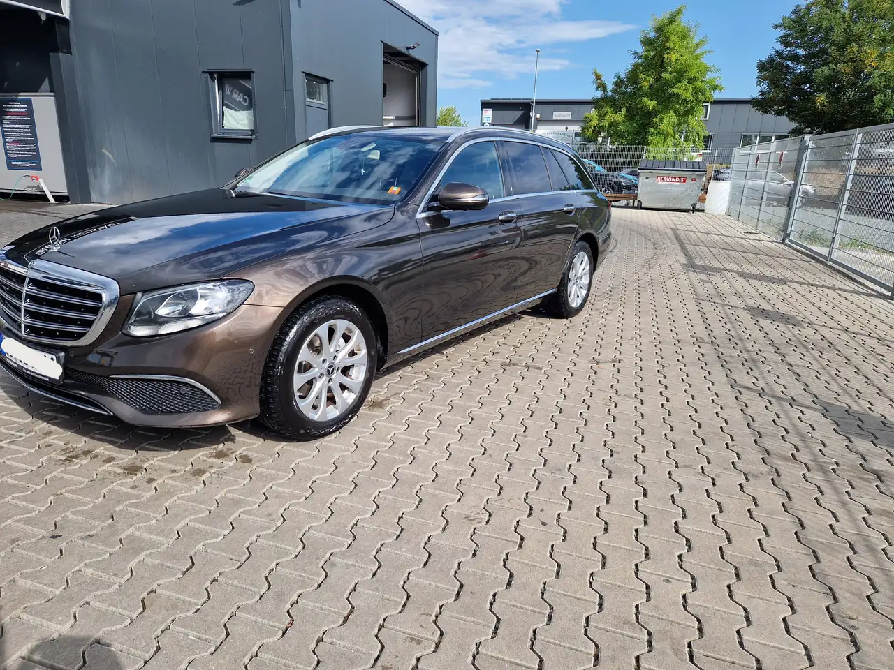 Mercedes-Benz E 220 E 220 d 4Matic T 9G-TRONIC Exclusive — photo 1 of 15