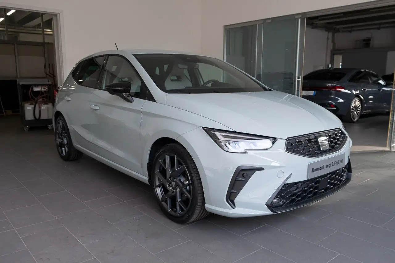 SEAT Ibiza 1.0 ecotsi FR 115cv — photo 1 of 12