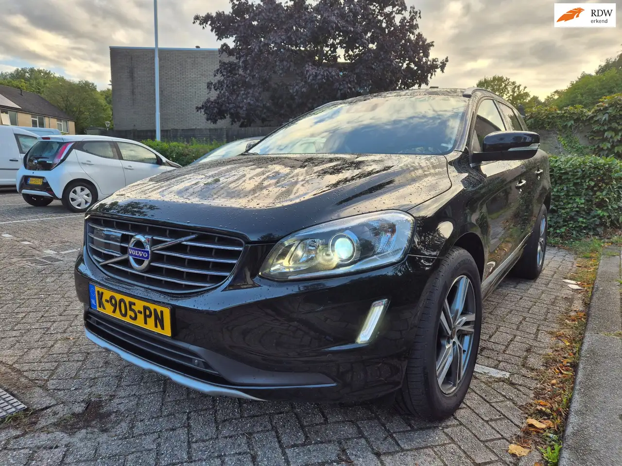 Volvo XC60 2.0 D4 FWD Polar+, full option, nieuwstaat. — photo 1 of 10