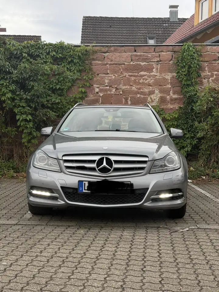Mercedes-Benz C 220 T CDI DPF (BlueEFFICIENCY) 7G-TRONIC Avantgarde — photo 1 of 11