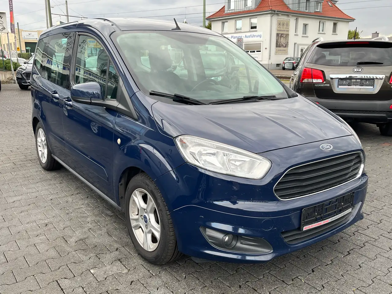Ford Tourneo Courier — photo 1 of 24