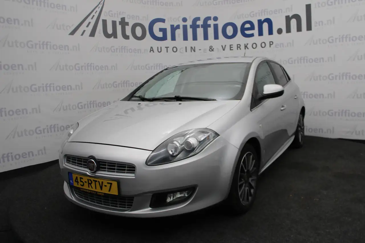 Fiat Bravo 1.4 T-Jet Dynamic nette 5-deurs met trekhaak — photo 1 of 33