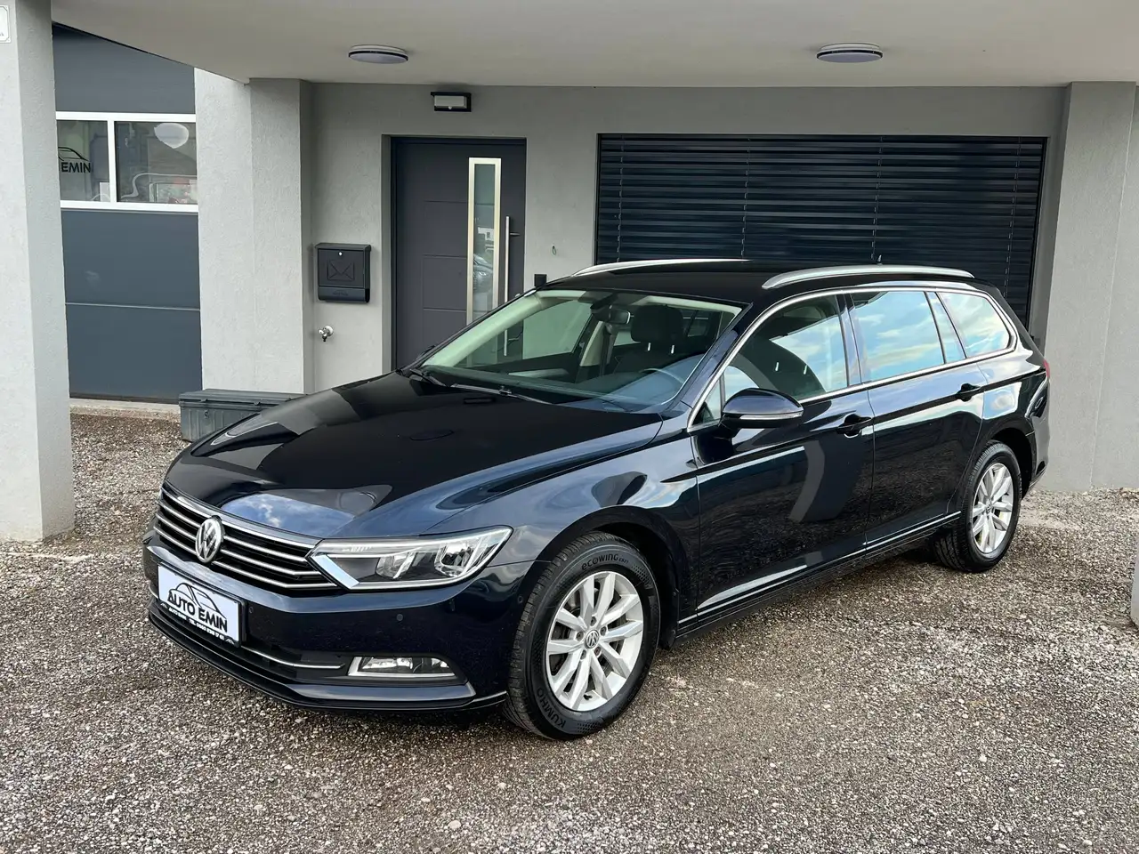 Volkswagen Passat Variant BlueMotion 1,6 TDI Kombi — photo 1 of 27