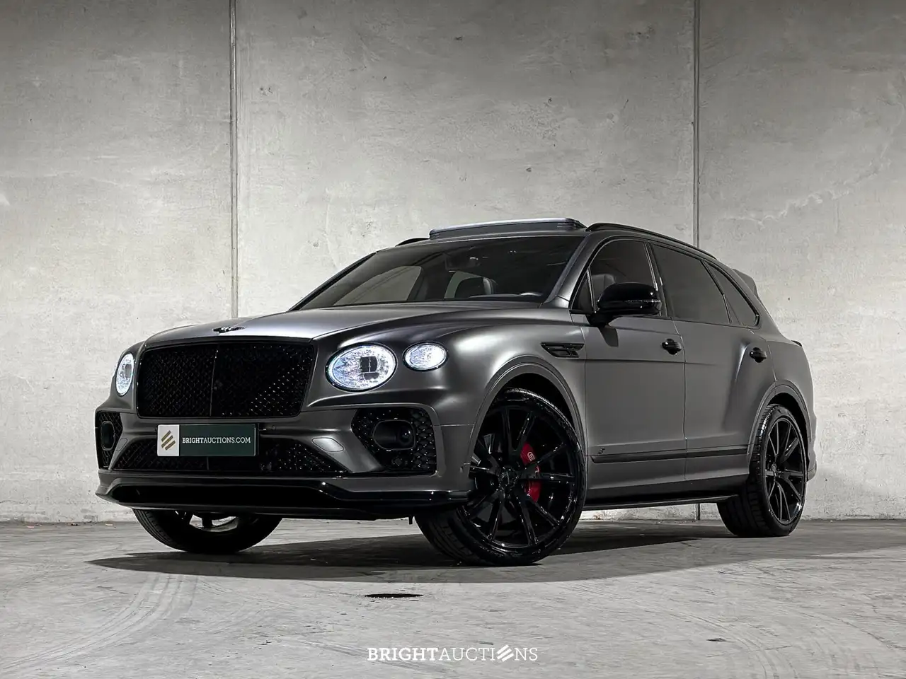 Bentley Bentayga 4.0 V8 S — photo 1 of 40