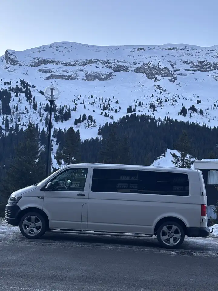 Volkswagen T6.1 Kombi — photo 1 of 5