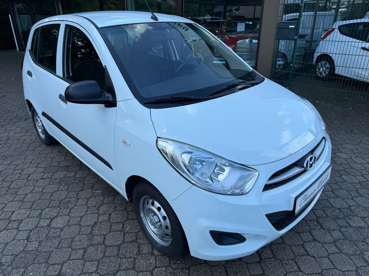 Hyundai i10 1.1 Classic *nur 31 TKM*HU 5/2028*Zahnriemen neu*Klima*GJ-Reifen* — photo 1 of 15