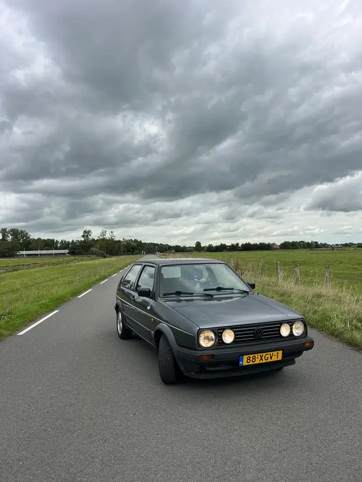 Volkswagen Golf 1.6 TD C — photo 1 of 19